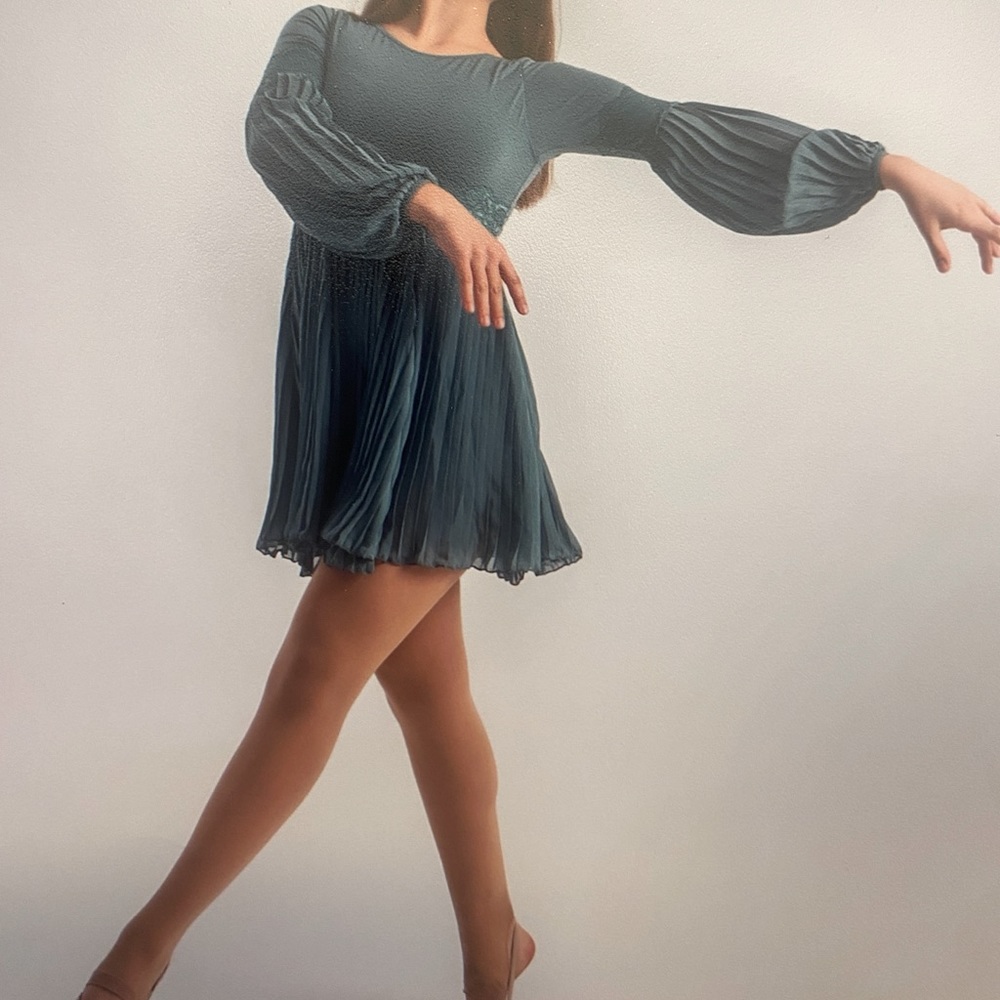 WEISSMAN adult small Pleated Poet Sleeve Dance Costume